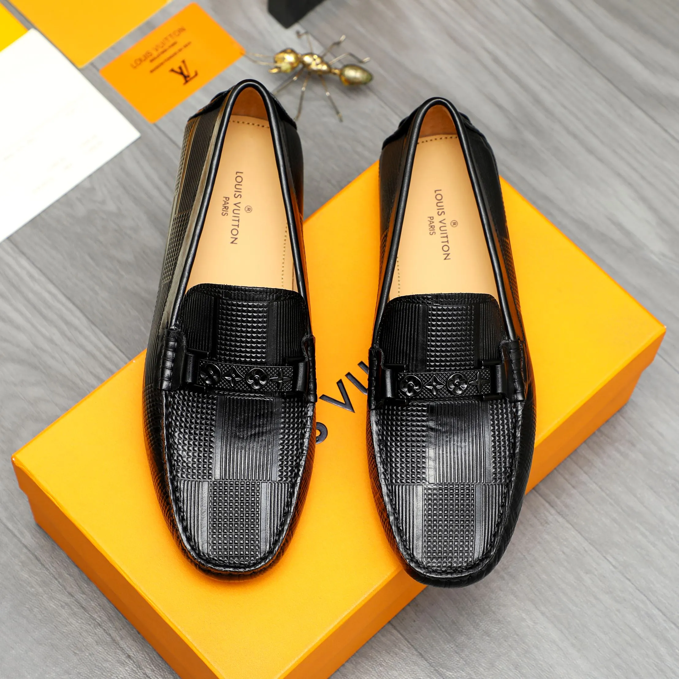 Men's shoes 💰380 Product trademark: LV "Louis Vuitton" casual slip-on shoes Regular size: 38-45 (45 is custom-made and non-returnable) Product materials: Selected embossed cowhide upper, pigskin lining, rubber outsole